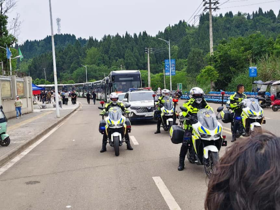 弘安公交圆满完成“爱心助考”护航任务